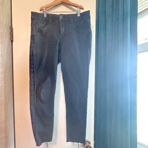 Democracy 8p (Petite) "Ab"solution Jegging with Raw Edge